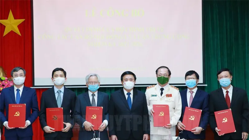 Công bố các quyết định của Bộ Chính trị về công tác cán bộ