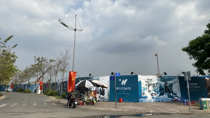 Dự án Westgate nằm tại trung tâm huyện Bình Chánh, đang bán căn hộ trực tuyến (Hình chụp thời điểm TPHCM chưa thực hiện Chỉ thị 16)