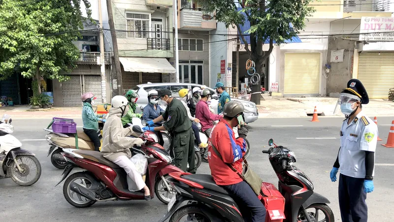 Khai báo “di biến động dân cư” tại chốt kiểm soát: Nguy cơ lây nhiễm dịch rất cao