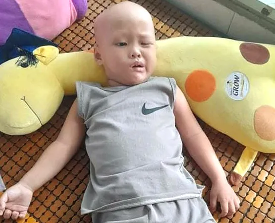 Bé trai 4 tuổi mắc bệnh u não