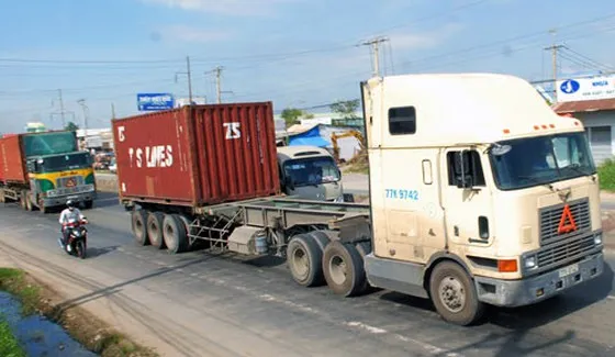 Giá xăng dầu tăng, doanh nghiệp thêm khó 