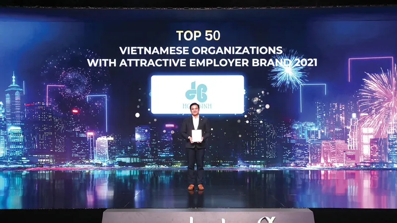 Hòa Bình đứng số 1 ngành xây dựng kiến trúc trong Tốp 100 Nơi làm việc tốt nhất Việt Nam