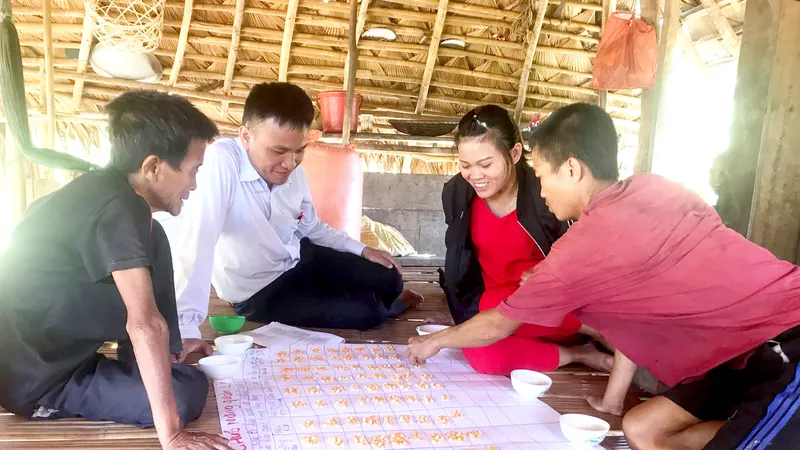 Bỏ phố lên núi giúp đồng bào thoát nghèo
