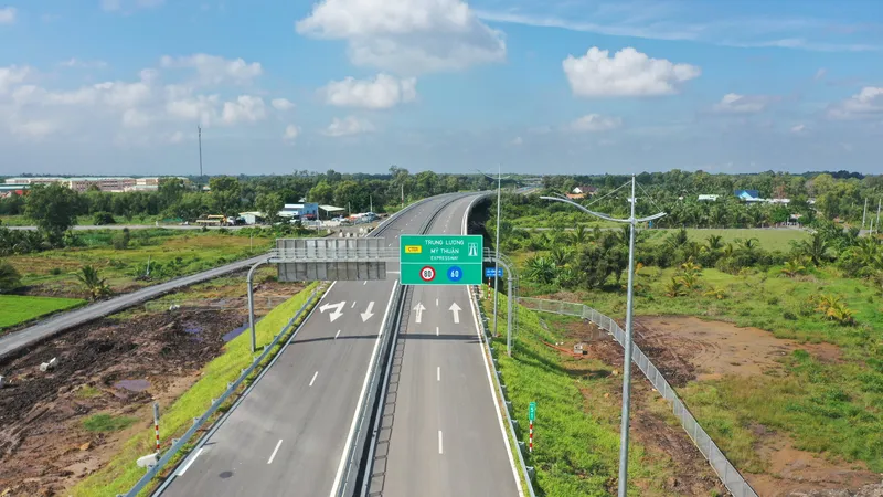 Cao tốc Trung Lương - Mỹ Thuận: Trầy trật “tái hẹn” ngày thông xe chính thức