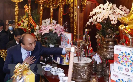Chủ tịch nước Nguyễn Xuân Phúc dâng hương tưởng nhớ Lãnh đạo Đảng, Nhà nước