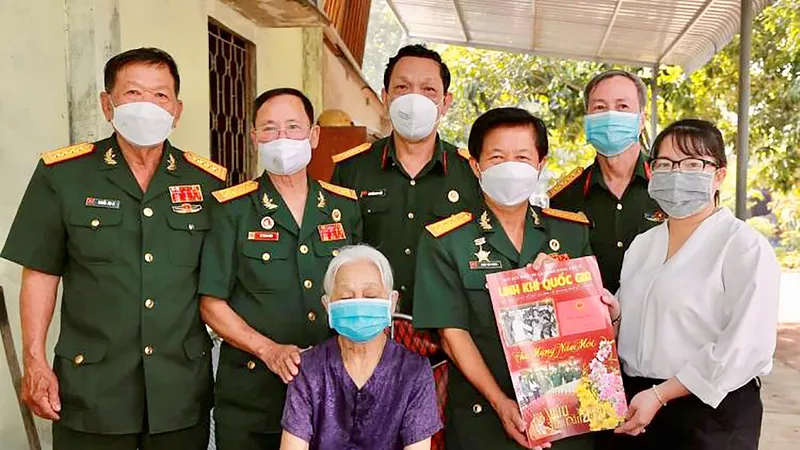 Mùa xuân về với mẹ 