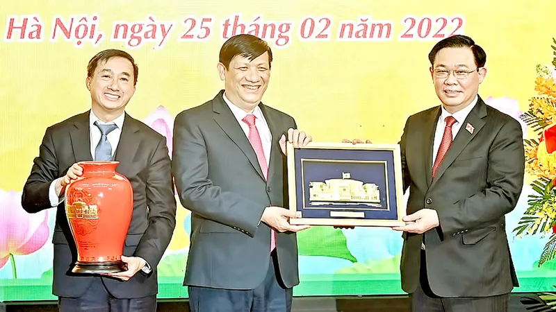 Phát triển nền y học Việt Nam khoa học, dân tộc và đại chúng