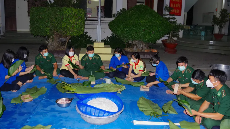 Xây thế trận lòng dân