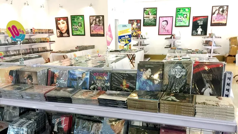 Xa dần xa, băng đĩa