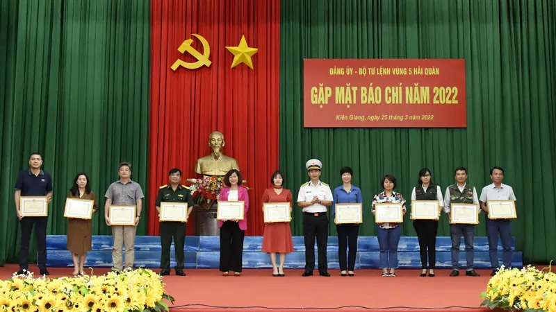 Bộ Tư lệnh Vùng 5 Hải quân gặp mặt báo chí năm 2022