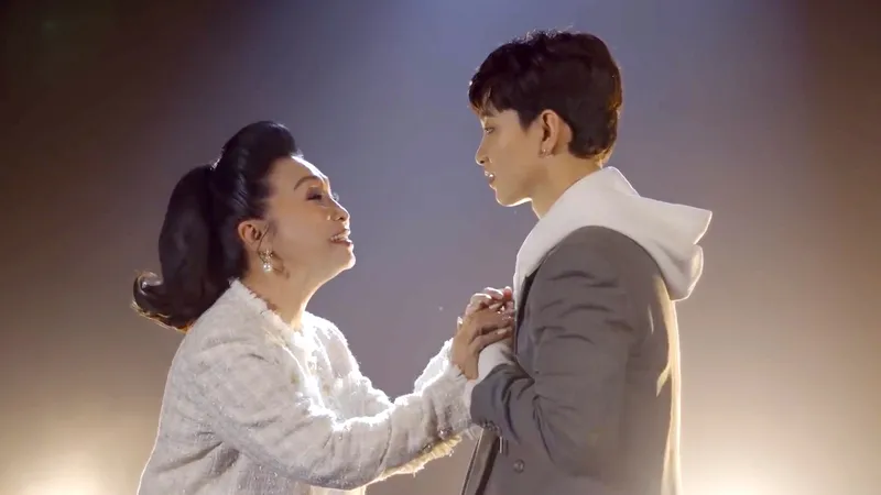 NSND Bạch Tuyết và Hoàng Dũng trong MV "Về nghe mẹ ru"