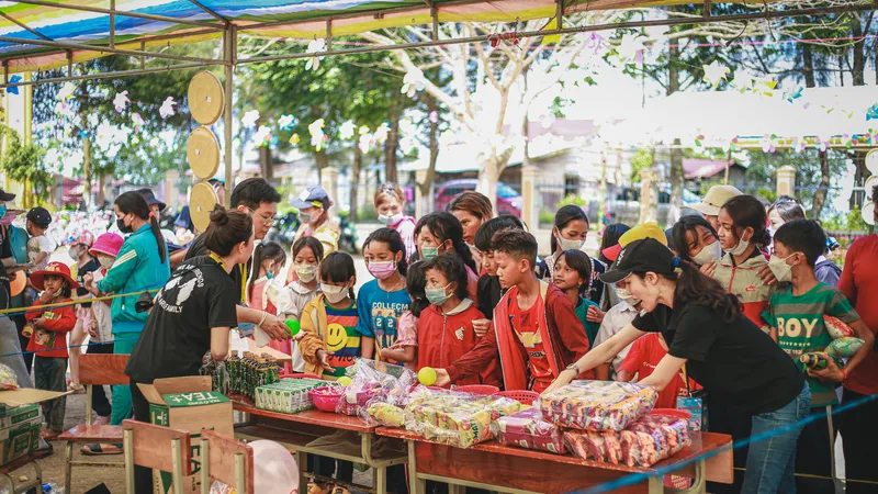 Mang nụ cười đến với trẻ vùng cao