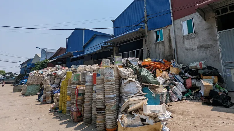 Mặt trái làng nghề và cụm công nghiệp làng nghề - Bài 1: Cuộc sống khá giả nhưng đau ốm, bệnh tật