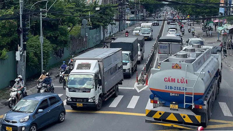 Cấp thiết mở rộng đường Nguyễn Tất Thành 