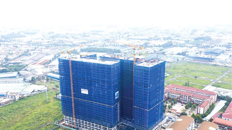 Hòa Bình cất nóc vượt tiến độ dự án Legacy Central