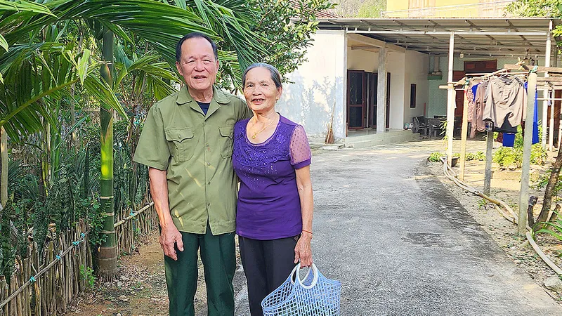 Vợ chồng lão nông nuôi 8 con thành nhà giáo