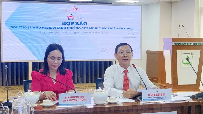 Ban tổ chức thông tin tại buổi họp báo. Ảnh: hcmcpv.org