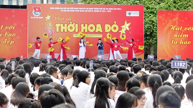 Hát về thời hoa đỏ lan tỏa niềm tự hào, tình yêu đất nước đến học sinh. Ảnh: BTC