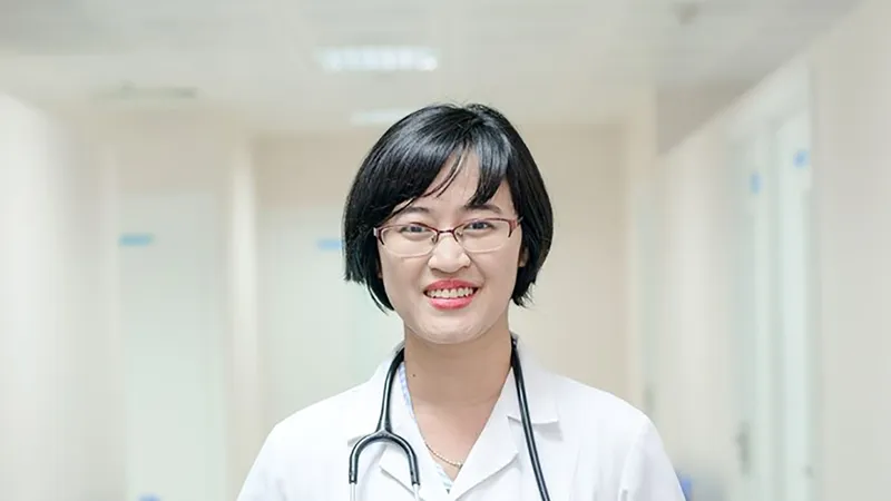 “Duyên nợ” với blouse trắng