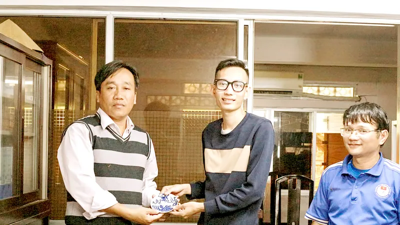 Một sinh viên hiến tặng nhiều hiện vật cho bảo tàng
