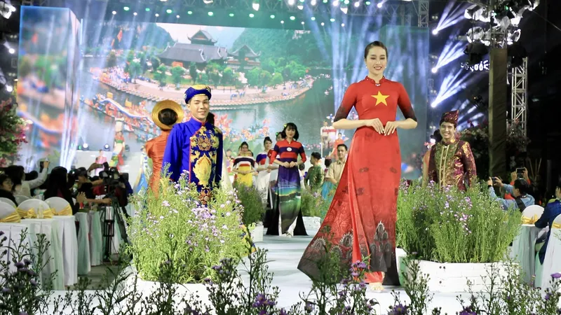 Áo dài - khát vọng và thông điệp hòa bình