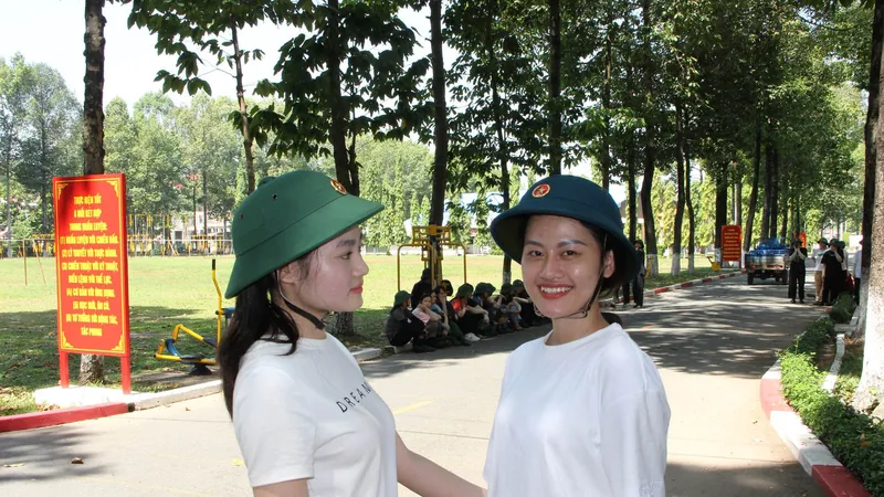 Nữ chiến sĩ trên thao trường