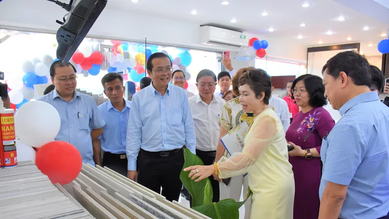 Lãnh đạo các đơn vị tại buổi lễ ra mắt