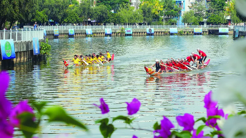 Đất nước trọn niềm vui