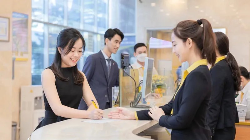 Lãi suất trong nước tiếp tục giảm sau khi FED tăng lãi suất