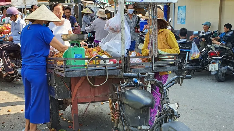  Xe cũ nát được người dân tự chế, cơi nới thêm thùng để vận chuyển hàng hóa 