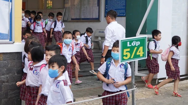 Căng mình lo chỗ học cho “rồng vàng”