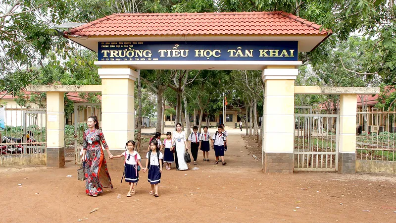 Học sinh Trường Tiểu học Tân Khai là thế hệ trẻ của khu dân cư biên giới Chàng Riệc