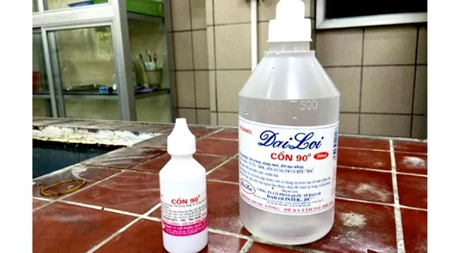 Thiệt mạng vì nghiện rượu, mua cồn y tế uống