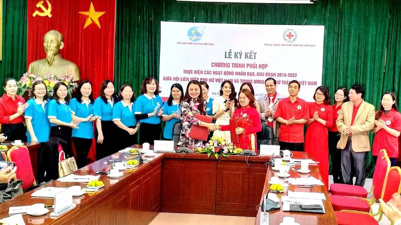 Diễn viễn Nhã Phương đồng hành cùng phụ nữ biên cương