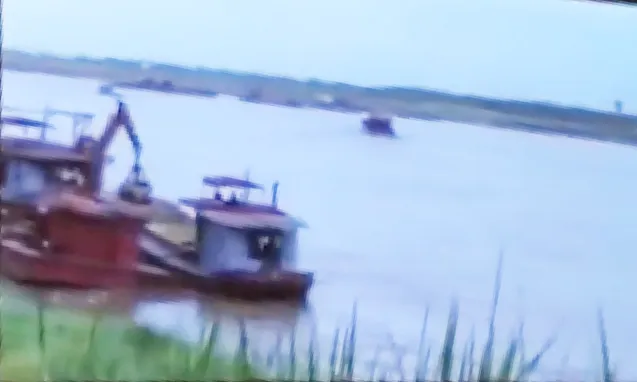 Sự thật clip “cát tặc” lộng hành trên sông Hồng ngay sát tàu cảnh sát 