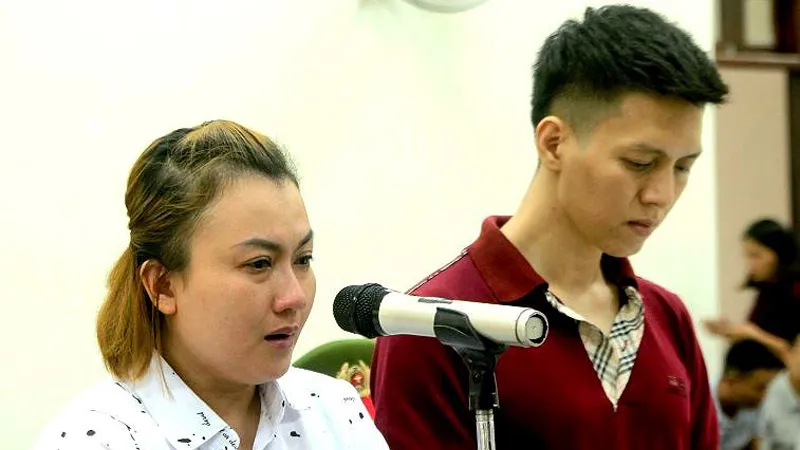  Bố đẻ- mẹ kế đánh dập dã man con trai 10 tuổi bị phạt hơn 11 năm tù 