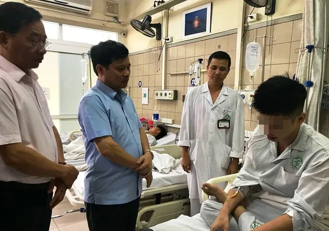 Phó Chủ tịch TP Hà Nội đến bệnh viện thăm nạn nhân sốc ma túy - Dư luận “dậy sóng“!