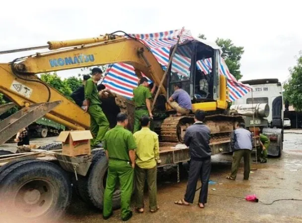  198 bánh heroin được giấu tinh vi trong máy xúc vận chuyển lên Cao Bằng
