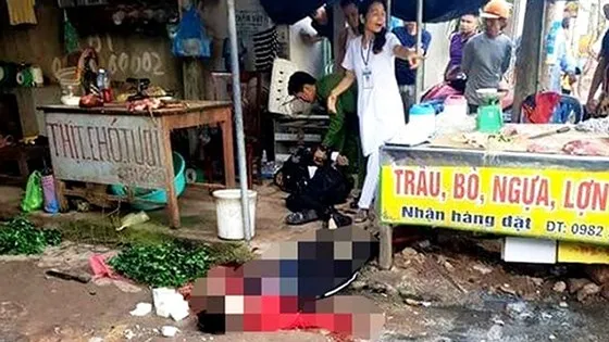Kẻ bắn chết người phụ nữ bán đậu ở chợ Tân An đã tử vong 