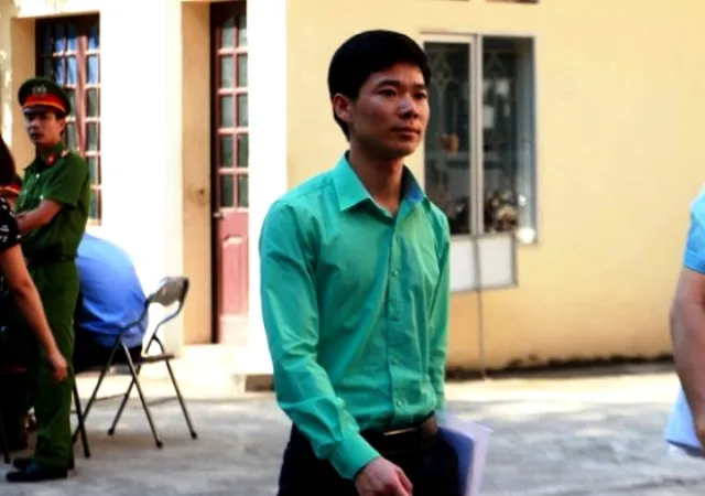 Vì sao bác sĩ Hoàng Công Lương bất ngờ xin được xử vắng mặt?