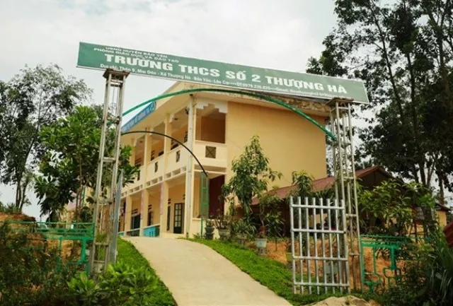 Công an triệu tập thầy giáo bị tố làm nữ sinh lớp 8 mang thai