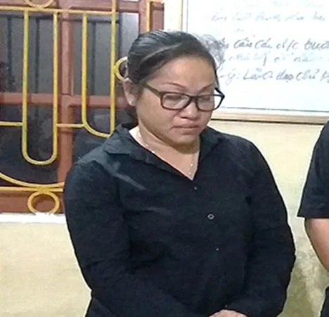 Đi xe cùng con cháu, bà mang thêm 30 bánh heroin 