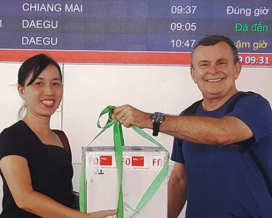 Tặng 10 giác mạc của người Mỹ để ghép cho bệnh nhân Việt Nam