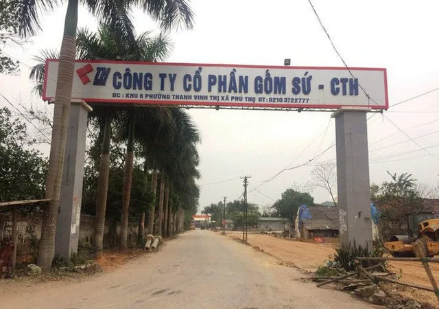 Vụ đổ dầu thải vào nguồn nước sông Đà: Triệu tập 2 người của Công ty gốm sứ Thanh Hà
