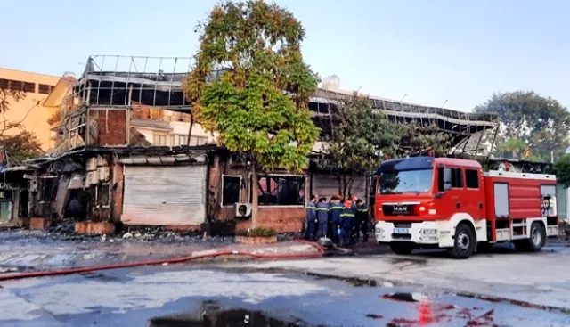 “Bà hỏa” thiêu rụi quán ăn, 4 người thiệt mạng