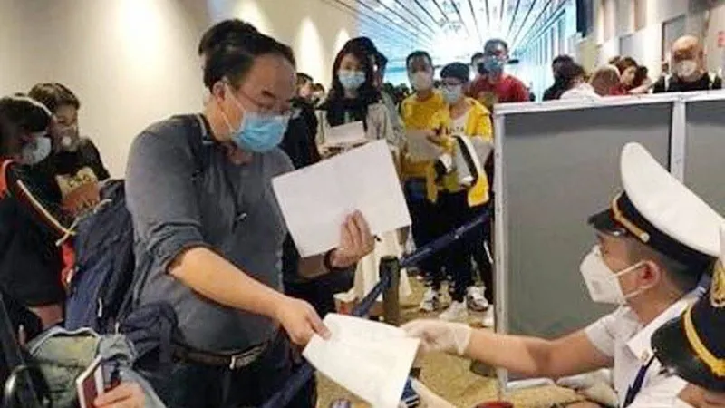 Bắt buộc khách nhập cảnh từ Hàn Quốc vào Việt Nam phải khai báo y tế