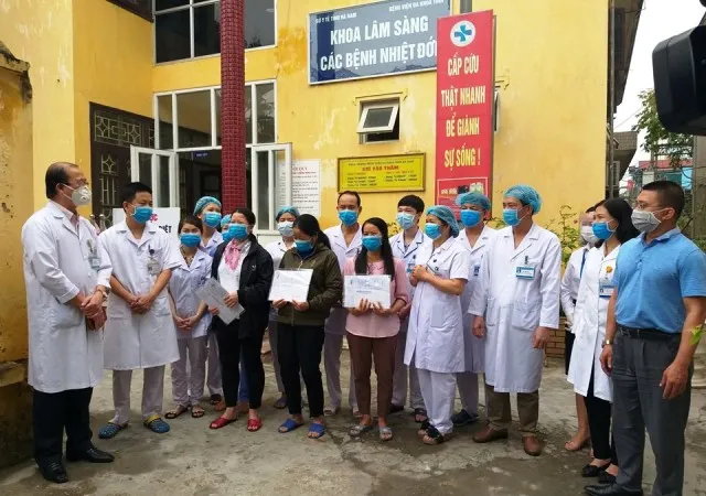 Một bệnh nhân Covid-19 vừa khỏi bệnh ra viện lại nhập viện trở lại vì dương tính virus SARS-CoV-2