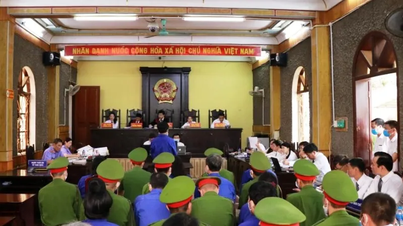 Vụ gian lận điểm thi ở Sơn La: Đề nghị mức án nghiêm khắc với 12 bị cáo