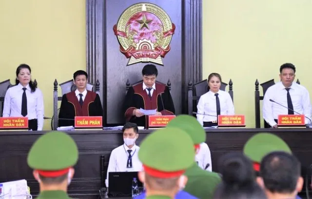 Vụ án gian lận điểm thi THPT tại Sơn La: Bản án nghiêm khắc với 12 bị cáo