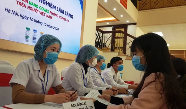 Hơn 30 người tình nguyện tiêm vaccine phòng Covid-19 trong ngày thử nghiệm lâm sàng đầu tiên